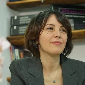 د. جراح Yagmur Reyyan Erol