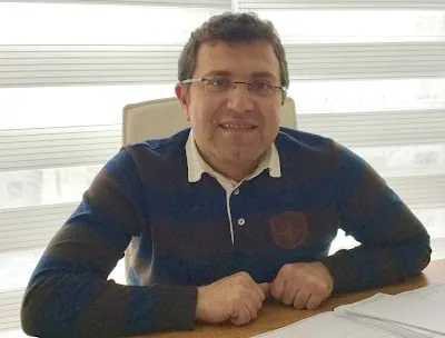 د. جراح Mesut Yeşil
