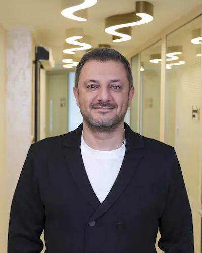 د. متخصص Cem Akman