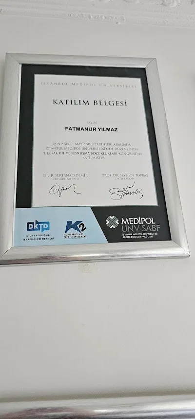 Dil ve Konuşma Terapisti Dil ve Konuşma Terapisti Fatmanur Yılmaz Üstün