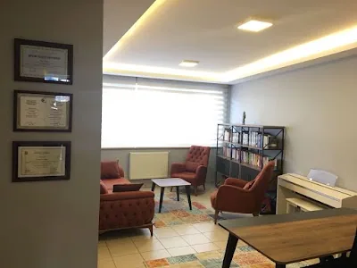 Uzm. Klinik Psikolog Uzm. Klinik Psikolog Ömer Halıcı