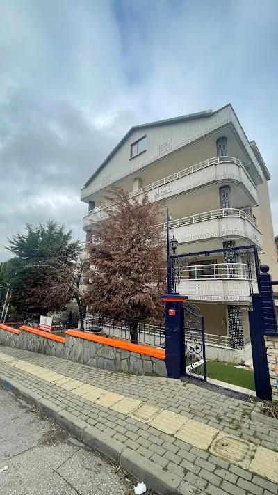 Uzman Dil ve Konuşma Terapisti Uzman Dil ve Konuşma Terapisti Enes Arı
