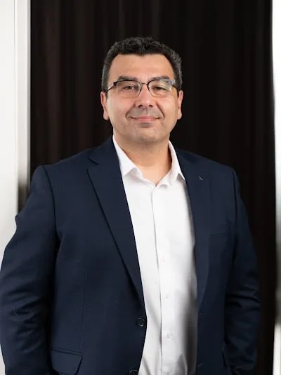 بروفيسور Serkan Yener