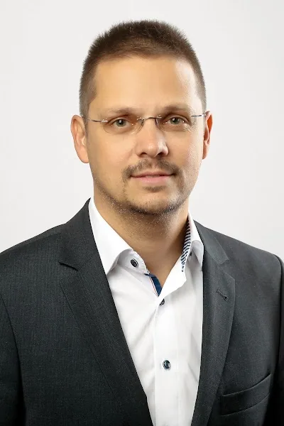 Dr. Venczel László plasztikai sebész és általános sebész főorvos