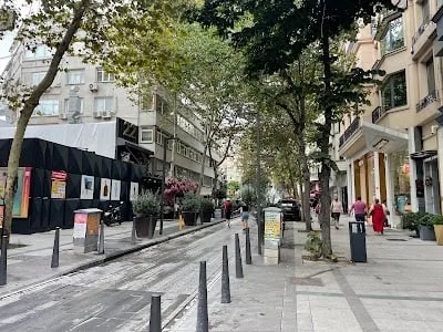 UHD dr. Hilal Gökalp Nişantaşı Dermatolog