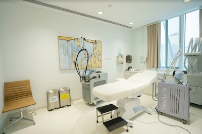 Dr. Anshu Mishra- Plastic Surgeon In Dubai | Liposuction & Tummy Tuck Surgery In Dubai | Gynecomastia Surgery In Dubai