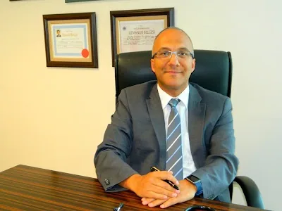 پروفسور Mustafa Benekli