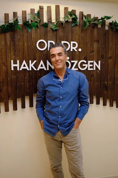 Хирург Hakan Özgen