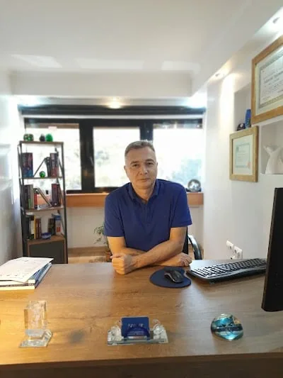 دانشیار Eriz Özden