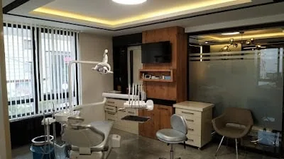 Diş Hekimi Uğur Yorgun