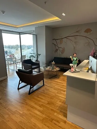 Dr. Ezgi Sayarlı*Periodontolog*Diş hekimi
