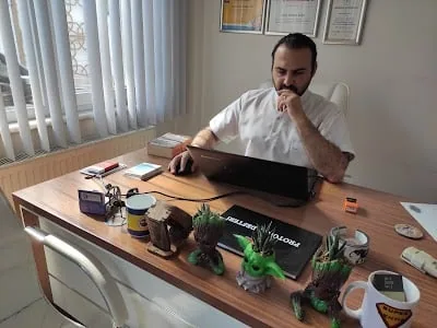 Diş Hekimi Halil Gürsel Ayşit