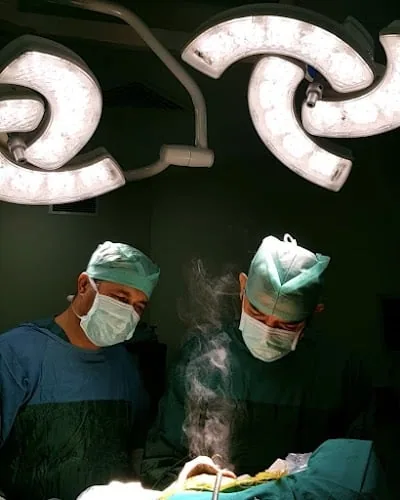 Prof. Dr. Emre Durdağ- Beyin ve Sinir Cerrahi Uzmanı
