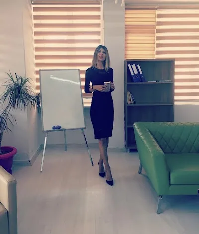 Психолог Ebru Özer