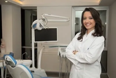 Dr. Espec. Gülin Seymen Sarı İmplant Periodontoloji İmplantoloji Bursa Dişeti Hastalıkları Uzmanı