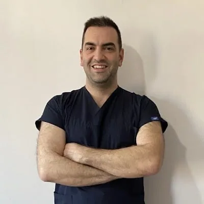 Хирург Hakan Göçer