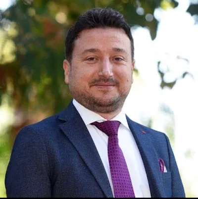 پروفسور Mustafa Karaca