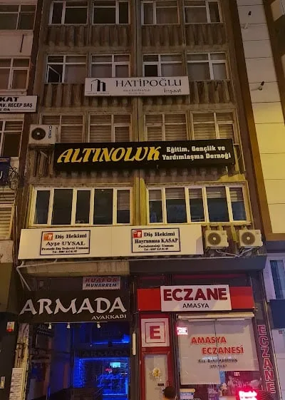 Uzman dişhekimi Ayşe UYSAL