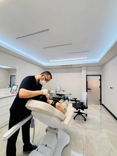 Dr. Enis Demir