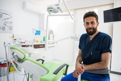 Uzm. Dt. Uzm. Dt. Burak İrfan İçten