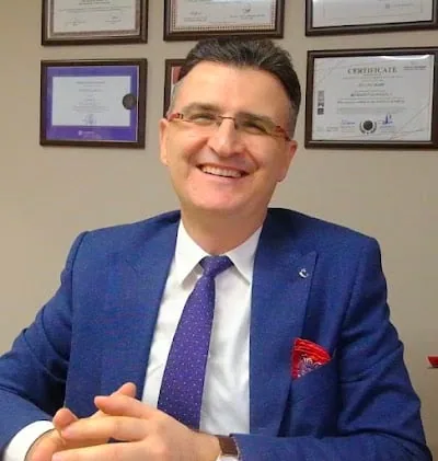 بروفيسور Bülent Demir