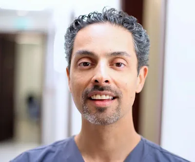 Dr Julian de Silva