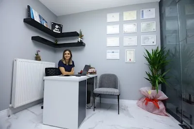 Tandarts Ebru İmamoğlu Kirmızı