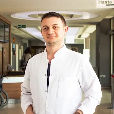 د. جراح Okan Övünç