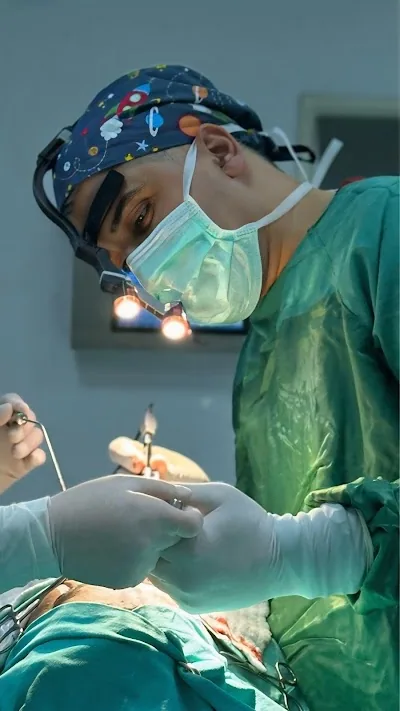 Д-р хир. Dr Hasan Emre Özdemir