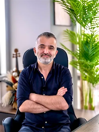 دانشیار Mehmet Metin