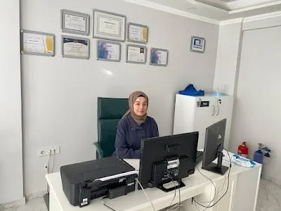 Diş Hekimi Büşra Nur ALTINAY DİNÇER