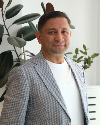 Lek. spec. Ömer Ümmetoğlu I Eksozom I Leke Tedavisi I Karbon Peeling I Mezoterapi I Skar Tedavisi