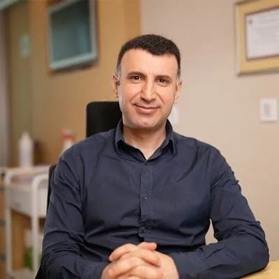 أستاذ مشارك Gökhan Demirayak