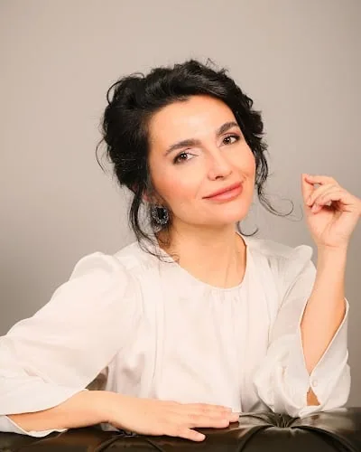 دانشیار Hatice Kaya /BBL/Altıniğne/Dolgu Uygulamaları/Kırışıklık Tedavisi/Leke-Akne Tedavisi/Rozasea/Sedef/Vitiligo Tedavisi