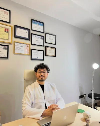 Dr. Mustafa Eray Erkek