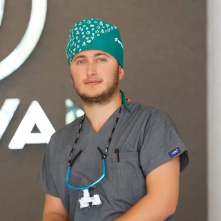 Стоматолог Erkan Yüzgeç