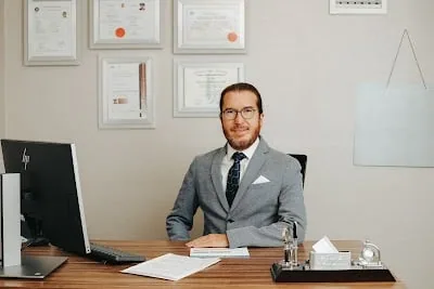 پروفسور Uğur Emrah Altıparmak
