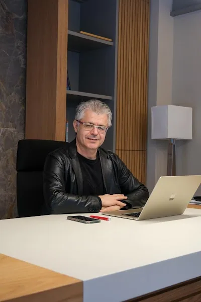 Prof. dr Murat Sönmezer ®