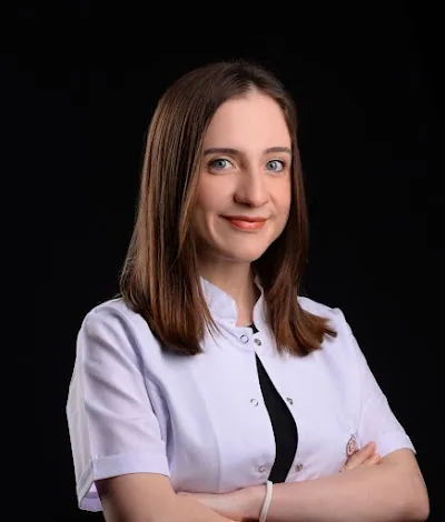 Diş Hekimi Diş Hekimi Cansu Aloğlu