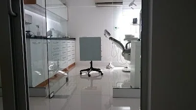 Diş Hekimi Uğur Kösekli