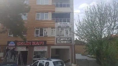 Diş Hekimi Cenk Altıntaş