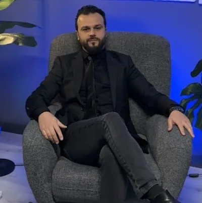 Dr. Espec. Neşet AKAY