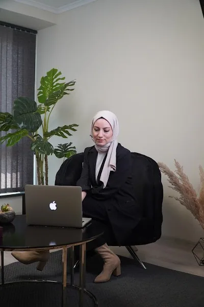 روانشناس Büşra Engin