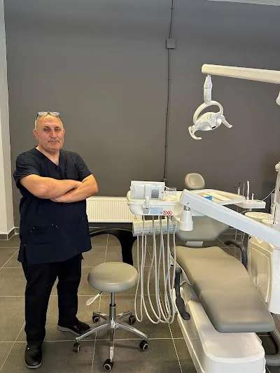 Zahnarzt Necip Şüküroğlu