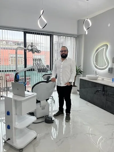 Zahnarzt Yusuf Ergün
