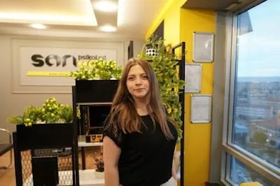 روانشناس Ceren Tuz
